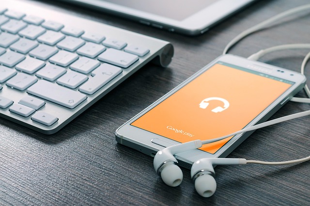 Image of small gadgets, indicating tech and gadgets, a profitable niche to start a blog in Nigeria 